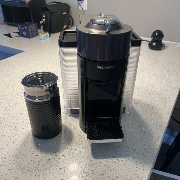 Nespresso Machine - Picture 6 of 9